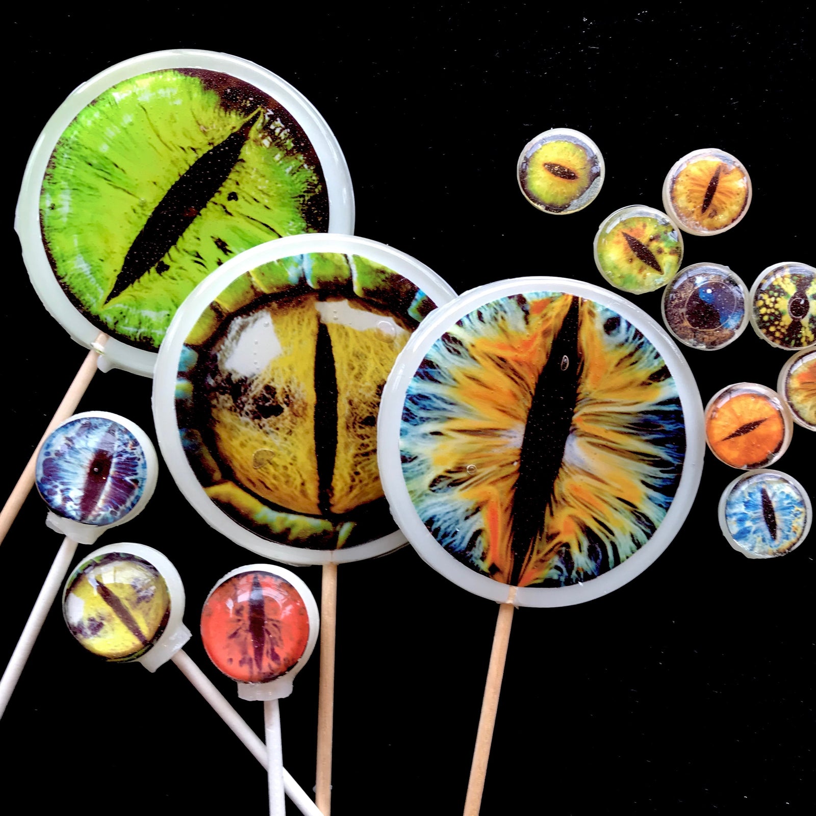 Mega Flat Style Creature Eye Lollipop 1-piece by I Want Candy!