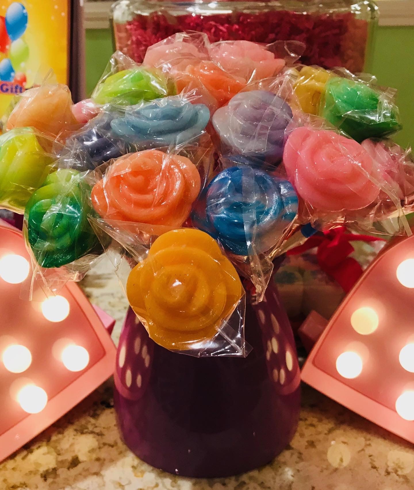 Rose Shaped Lollipops 6-piece set by I Want Candy!