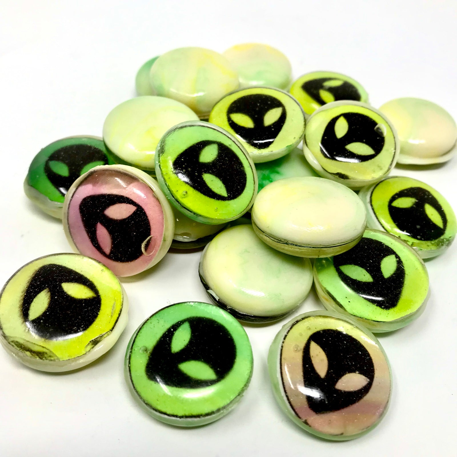 Aliens: We Are Not Alone Bites by I Want Candy!